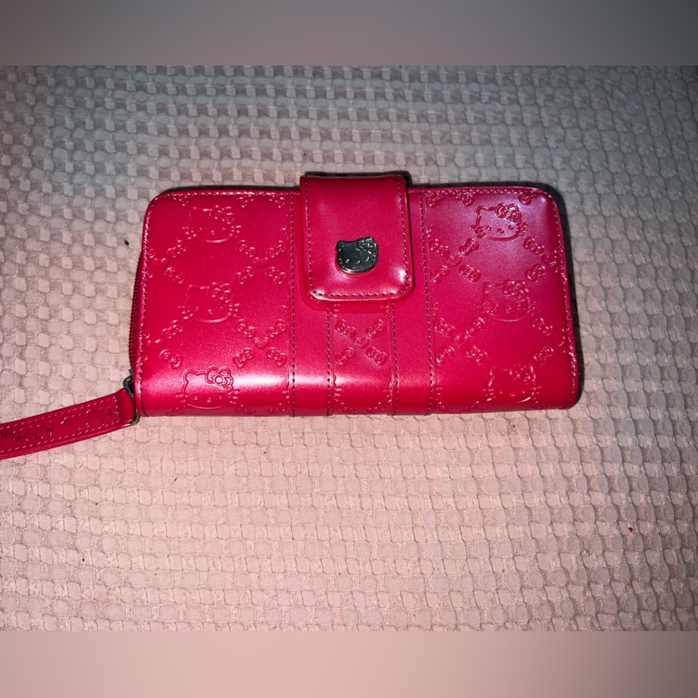 Hello Kitty Loungefly Wallet - Picture 2 of 6